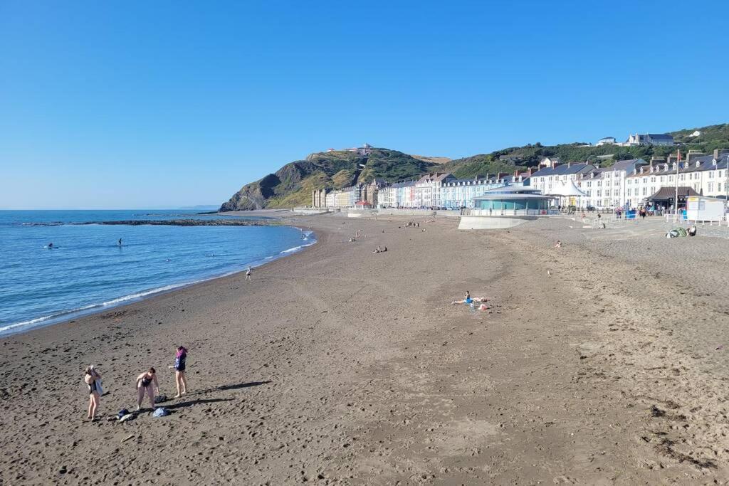 Large 5 Bed Town-Centre Home Close To The Beach, Sleeps 9 Aberystwyth Bagian luar foto
